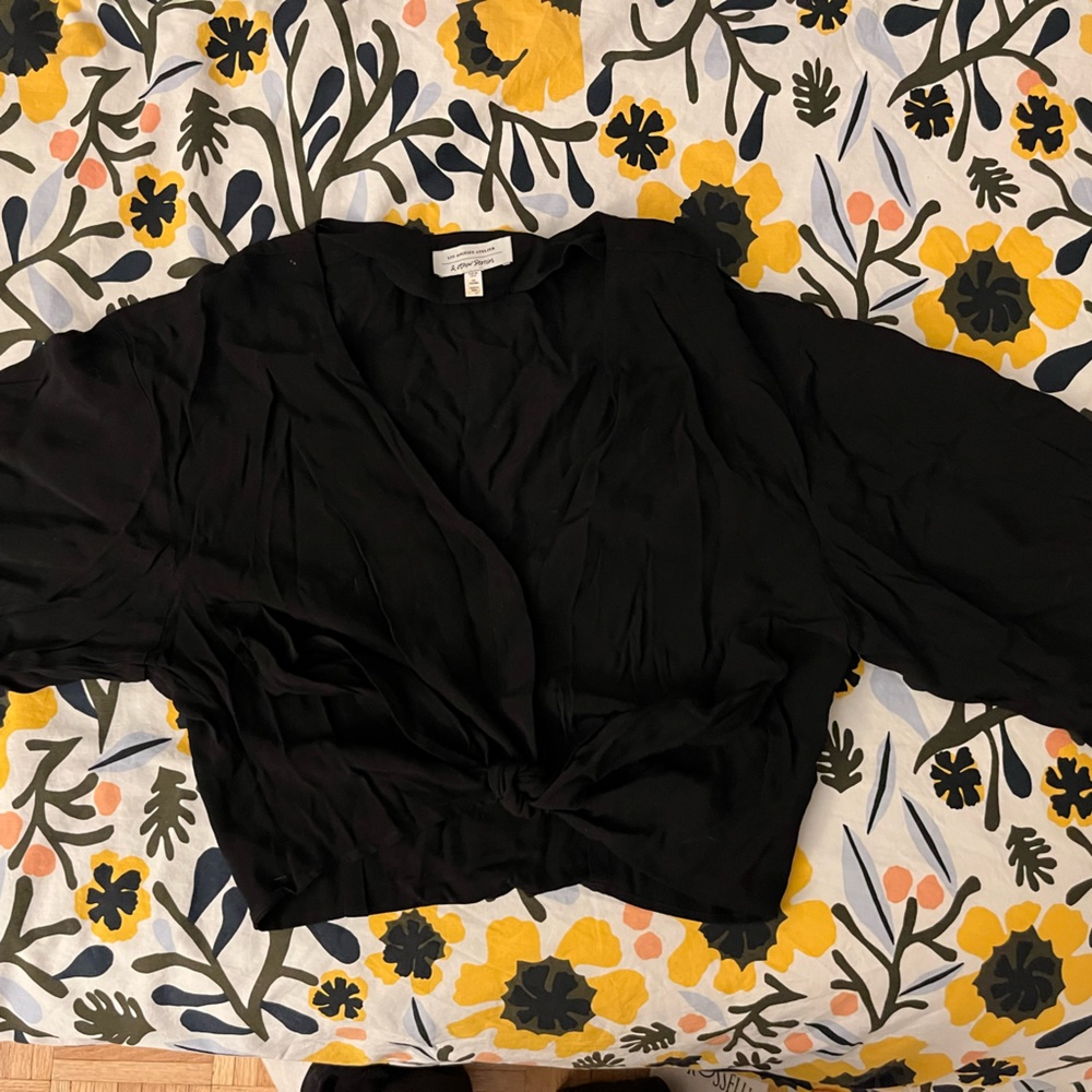 Stories tie front top
